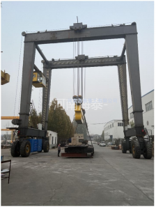 阿聯(lián)酋-輪胎式起重機(jī)-HSC120t-14.3m