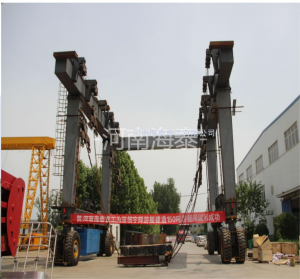 深圳宇輝-輪胎式游艇搬運機(jī)機(jī)-MBH150t-12.65m